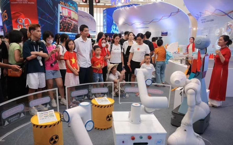 Gian trưng bày của Viện Hàn lâm Khoa học và Công nghệ Việt Nam tại triển lãm thành tựu đất nước