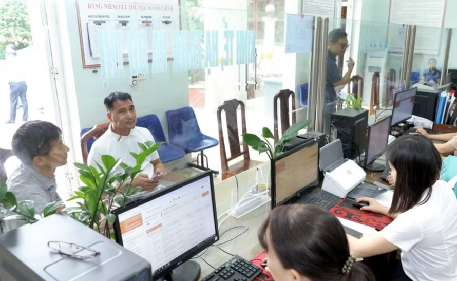 Hoạt động tại Trung tâm phục vụ hành chính công phường Vĩnh Phúc, tỉnh Phú Thọ.