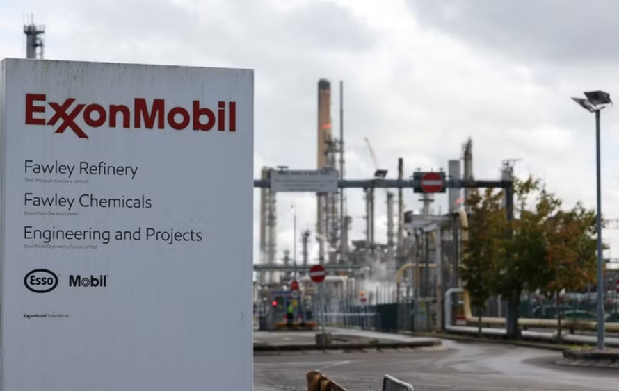 Nhà máy lọc dầu của Tập đoàn dầu khí ExxonMobil. 
