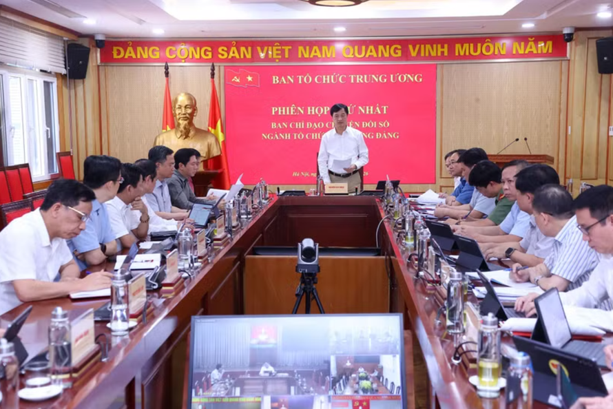 Ủy viên Bộ Chính trị, Bí thư Trung ương Đảng, Trưởng Ban Tổ chức Trung ương Nguyễn Duy Ngọc, Trưởng Ban Chỉ đạo chuyển đổi số ngành Tổ chức xây dựng Đảng phát biểu chỉ đạo.