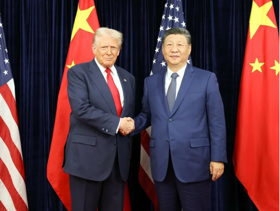 Tổng thống Mỹ Donald Trump (trái) và Chủ tịch Trung Quốc Tập Cận Bình