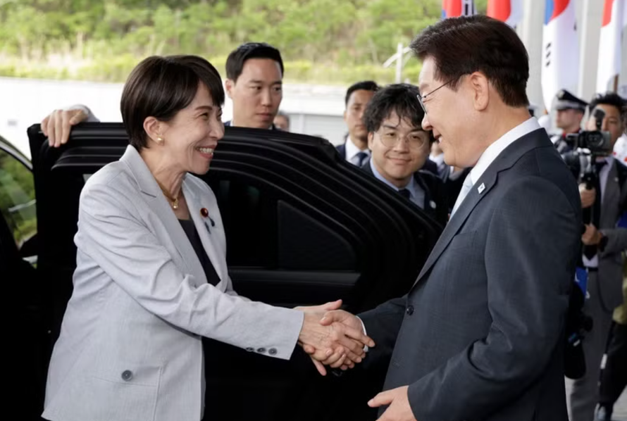 Tổng thống Hàn Quốc Lee Jae Myung và Thủ tướng Nhật Bản Sanae Takaichi tại cuộc gặp ở Andong, tỉnh Bắc Gyeongsang, Hàn Quốc, ngày 19/5/2026. 