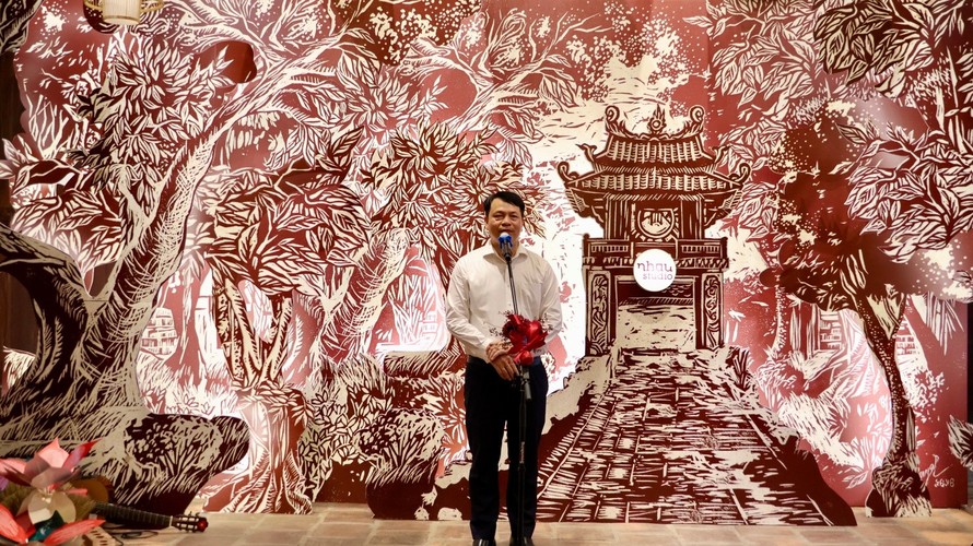Đại diện đơn vị đồng tổ chức, TS. Lê Xuân Kiêu - Giám đốc Trung tâm Hoạt động VHKH Văn Miếu - Quốc Tử Giám phát biểu khai mạc