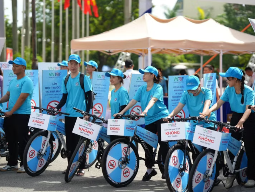 Các xe đạp tuyên truyền lưu động lan tỏa thông điệp môi trường du lịch văn minh, không khói thuốc.