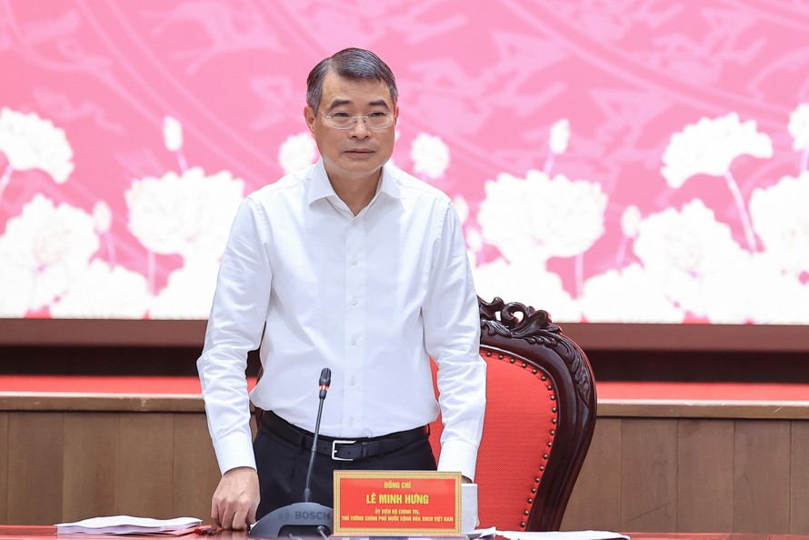 Thủ tướng Lê Minh Hưng ghi nhận, biểu dương những nỗ lực, kết quả quan trọng mà Đảng bộ, chính quyền và nhân dân thành phố Hà Nội đạt được trong thời gian qua. Ảnh: VGP/Nhật Bắc