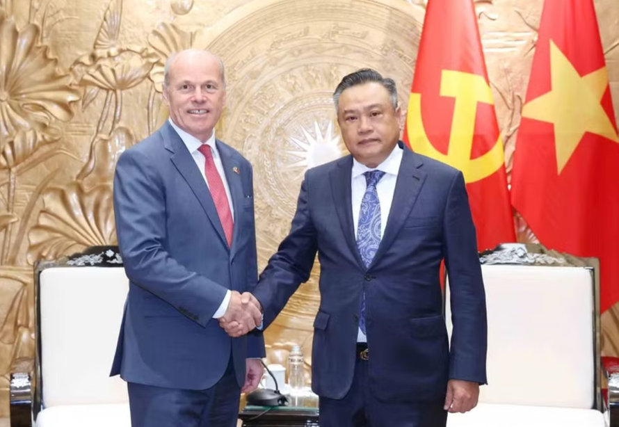 Chủ nhiệm Uỷ ban Kiểm tra Trung ương Trần Sỹ Thanh tiếp Đại sứ Canada tại Việt Nam Jim Nickel.