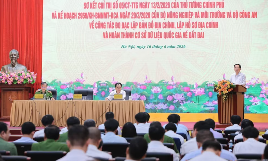 Phó Thủ tướng Chính phủ Hồ Quốc Dũng phát biểu chỉ đạo tại Hội nghị. 