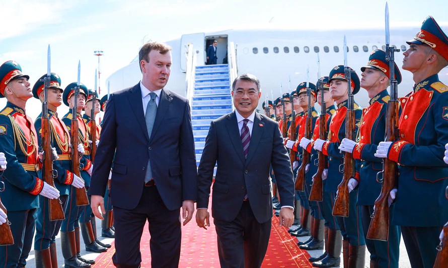 Lễ đón Thủ tướng Lê Minh Hưng tại sân bay quốc tế Kazan. Ảnh: VGP/Nhật Bắc