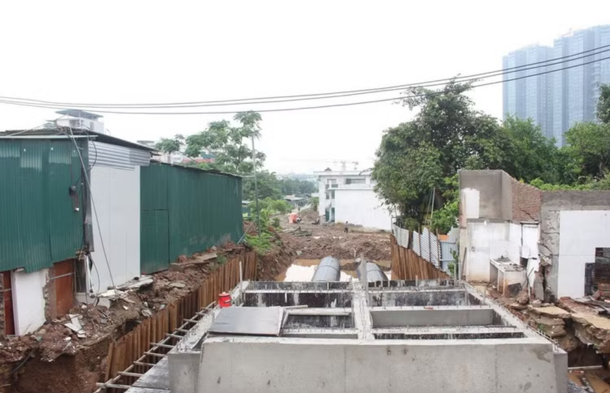 Hạng mục thi công chống ngập đoạn trên đường An Dương Vương (phường Phú Thượng) cơ bản hoàn thành.