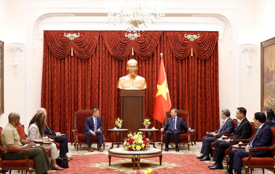 Tổng Bí thư, Chủ tịch nước Tô Lâm tiếp Quyền Bộ trưởng Bộ Hải quân Hoa Kỳ Hùng Cao.