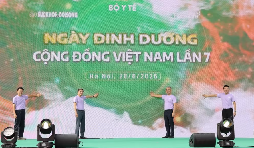 Đại diện Ban Tổ chức cùng ấn nút khai mạc Ngày Dinh dưỡng cộng đồng Việt Nam lần 7.
