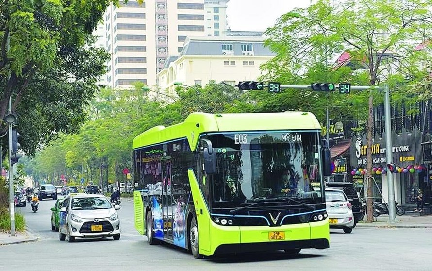 Xe buýt hoạt động tại Hà Nội. 