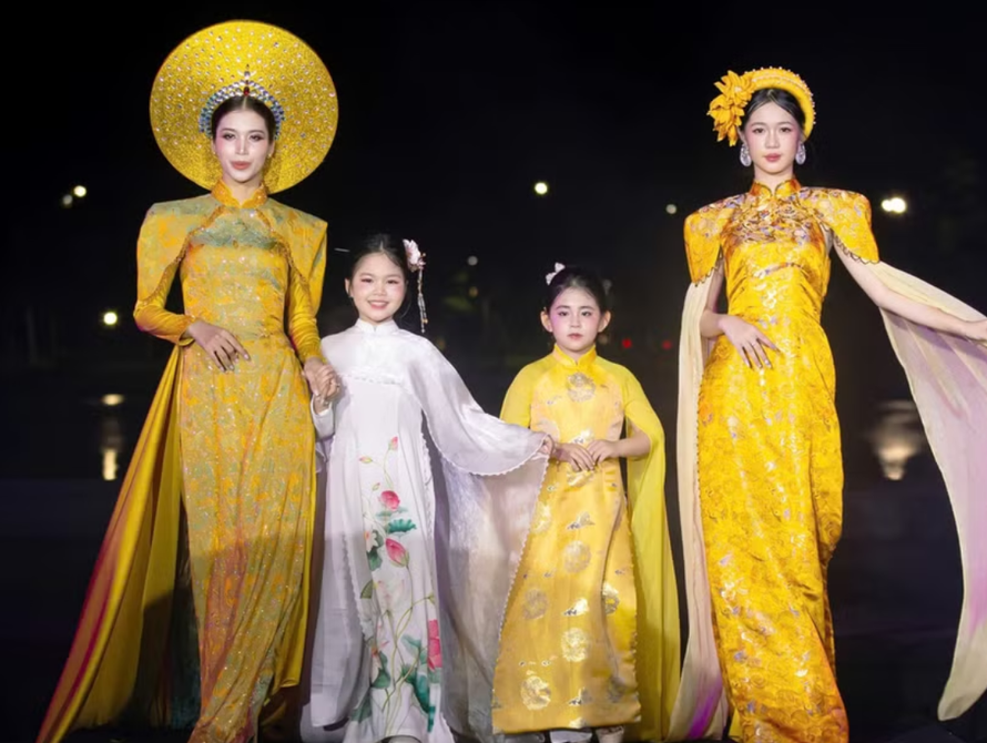 BST được giới thiệu trong không gian của Tuần lễ Áo dài Huế 2026.