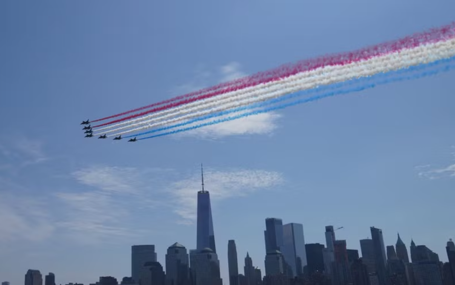 Đội hình máy bay trình diễn nhân kỷ niệm 250 năm Quốc khánh Mỹ tại New York ngày 4/7/2026.