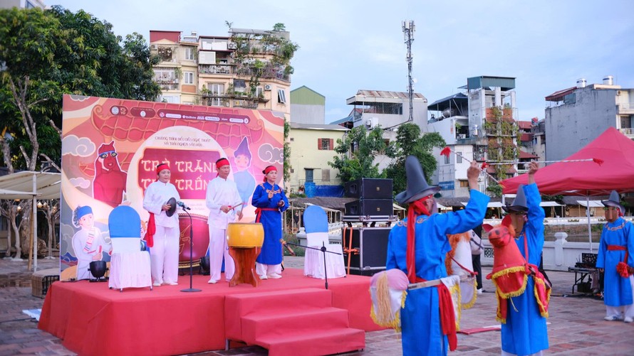Không gian trải nghiệm nghệ thuật dân gian Trò Xuân Phả tại khuôn viên Hồ Văn.