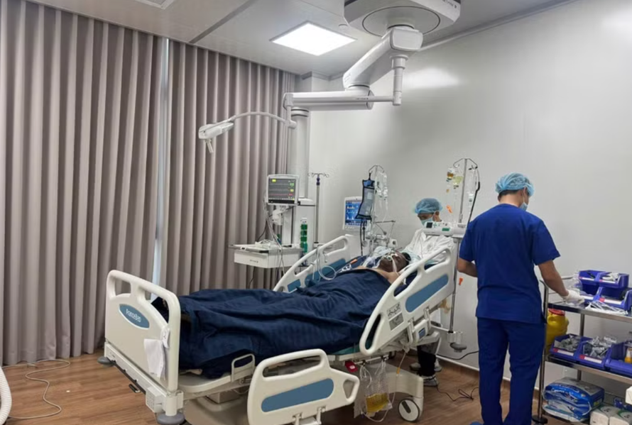 Nạn nhân vụ tai nạn được chăm sóc, điều trị tại bệnh viện trên đảo Phú Quốc. 