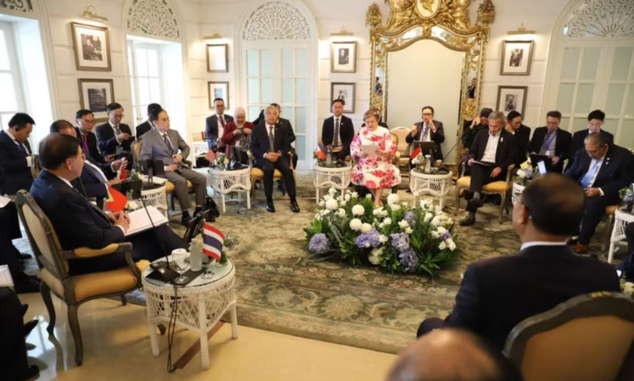Quang cảnh cuộc họp không chính thức các Bộ trưởng Ngoại giao ASEAN và Bộ trưởng Ngoại giao Myanmar. 