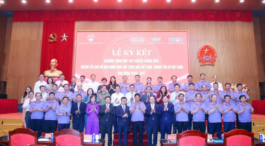 Lãnh đạo Viện Kiểm sát Nhân dân Tối cao, Thông tấn xã Việt Nam, Đài Truyền hình Việt Nam, Báo Nhân Dân, Đài Tiếng nói Việt Nam cùng các đại biểu.