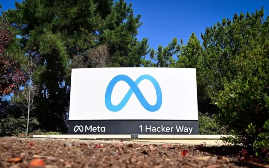 Biểu tượng Meta tại trụ sở của Tập đoàn ở Menlo Park, California, Mỹ.