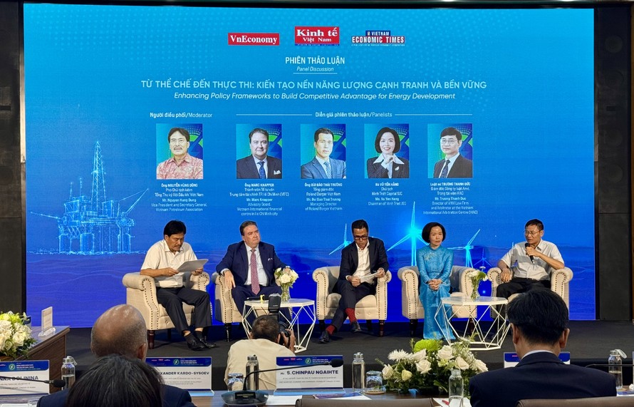 Quang cảnh diễn đàn