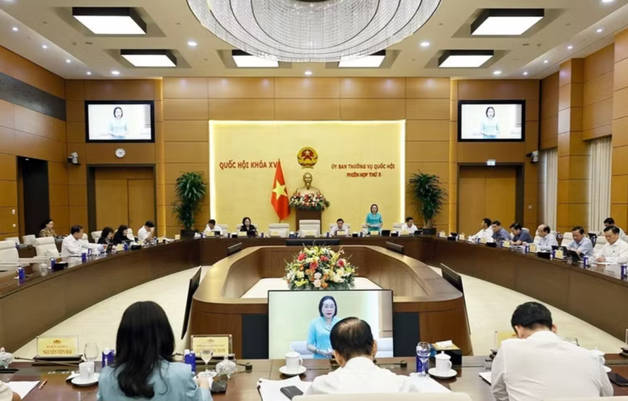 Quang cảnh phiên họp