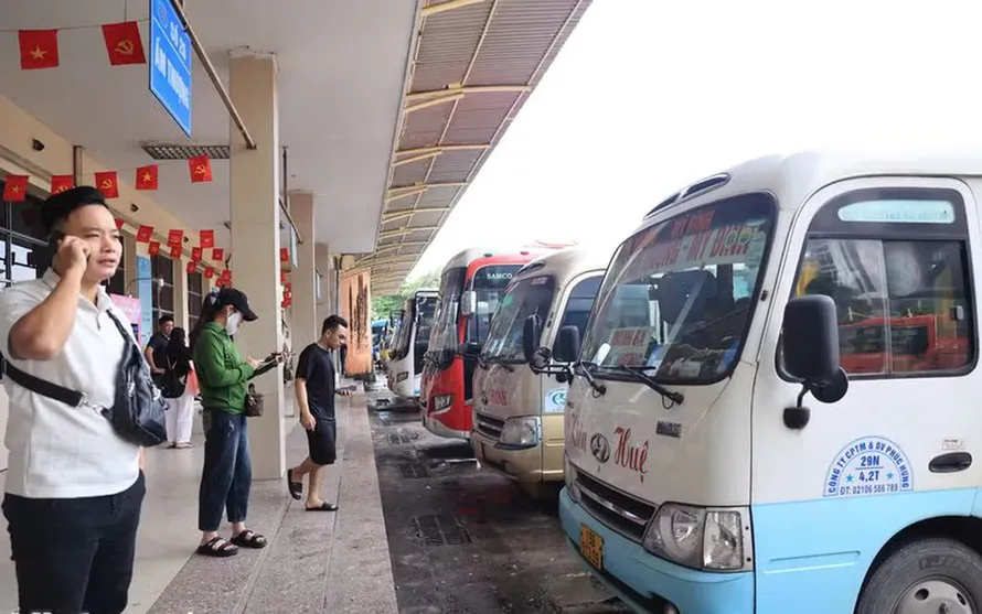 Xe khách hoạt động tại Bến xe Mỹ Đình.