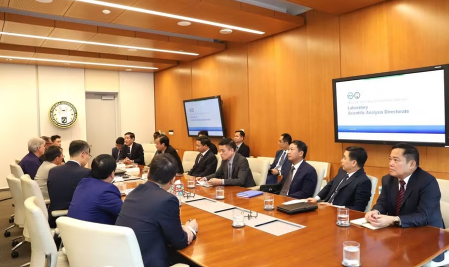 Quang cảnh buổi làm việc.