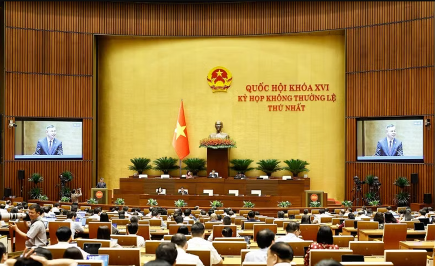 Bộ trưởng Bộ Tài chính Ngô Văn Tuấn phát biểu giải trình, làm rõ một số vấn đề đại biểu Quốc hội nêu. 