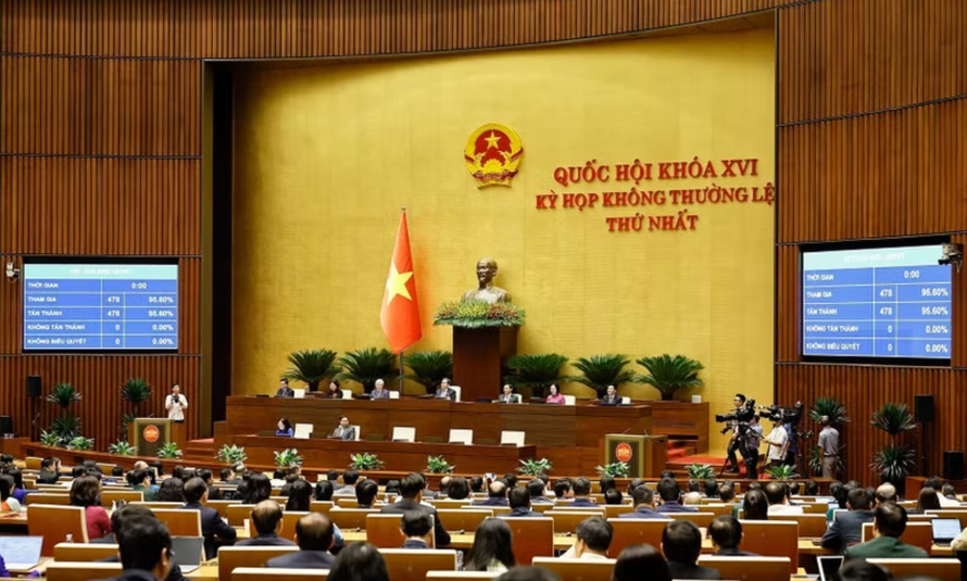 Chủ tịch Quốc hội Trần Thanh Mẫn ký chứng thực 9 nghị quyết Quốc hội khóa XVI