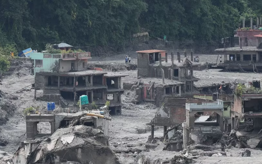 Khu vực bị lũ quét tàn phá tại Bidur, Nepal.
