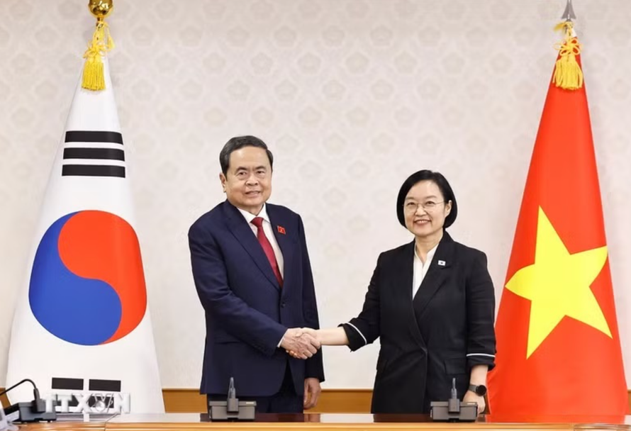 Chủ tịch Quốc hội Trần Thanh Mẫn hội kiến Thủ tướng Hàn Quốc Han Seong Sook. 