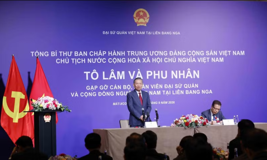 Tổng Bí thư, Chủ tịch nước Tô Lâm nói chuyện thân mật với cán bộ, nhân viên Đại sứ quán và đại diện cộng đồng người Việt Nam tại Nga.