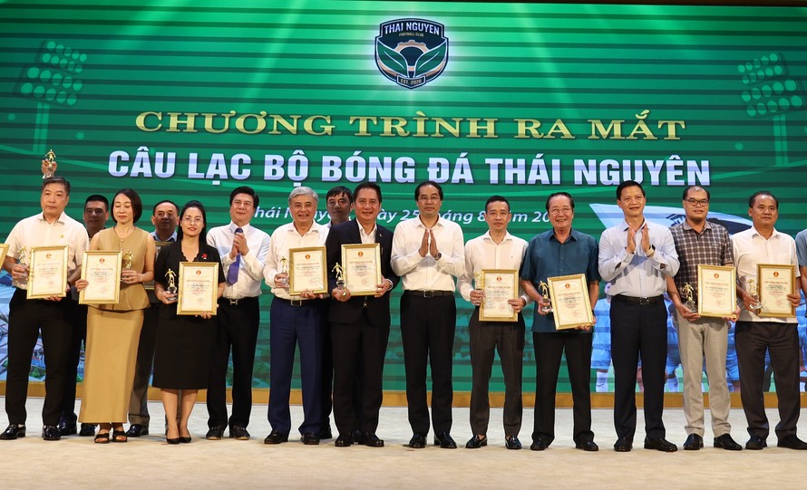 Từ nền móng do T&T Group tạo ra, đã có hàng chục doanh nghiệp của Thái Nguyên cùng chung tay tạo nên khoản tài trợ 115 tỷ đồng cho CLB hạng Nhất này. Ảnh: T&T.