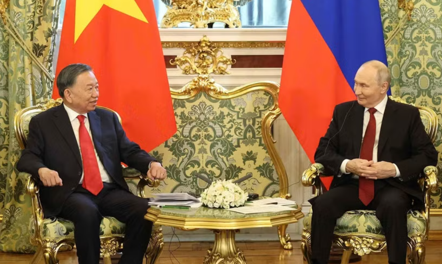 Tổng Bí thư, Chủ tịch nước Tô Lâm gặp Tổng thống Liên bang Nga Vladimir Putin.