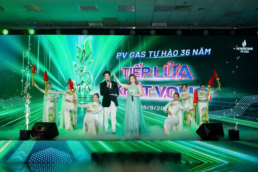 Tiết mục văn nghệ mở màn chương trình Lễ kỷ niệm 36 năm ngày thành lập PV GAS