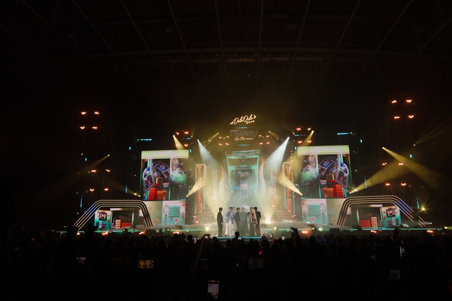 “Cảm ơn người đã thức cùng tôi” khép lại hành trình của Trạm Yêu Concert 5 - Ga chờ cảm xúc