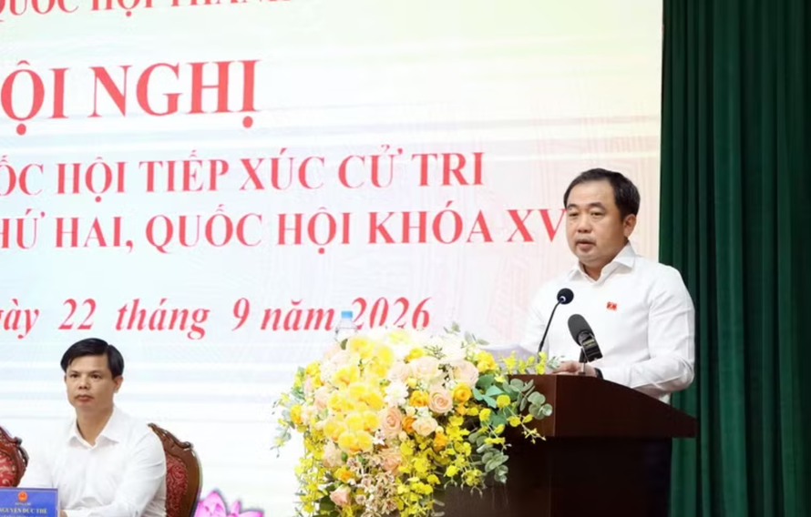Ủy viên Bộ Chính trị, Bí thư Thành ủy, Trưởng Đoàn đại biểu Quốc hội thành phố Hà Nội Trần Đức Thắng phát biểu tại Hội nghị tiếp xúc cử tri. 