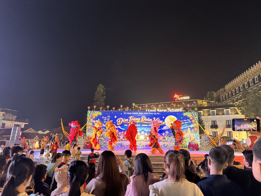 Hoạt động biểu diễn của đêm hội