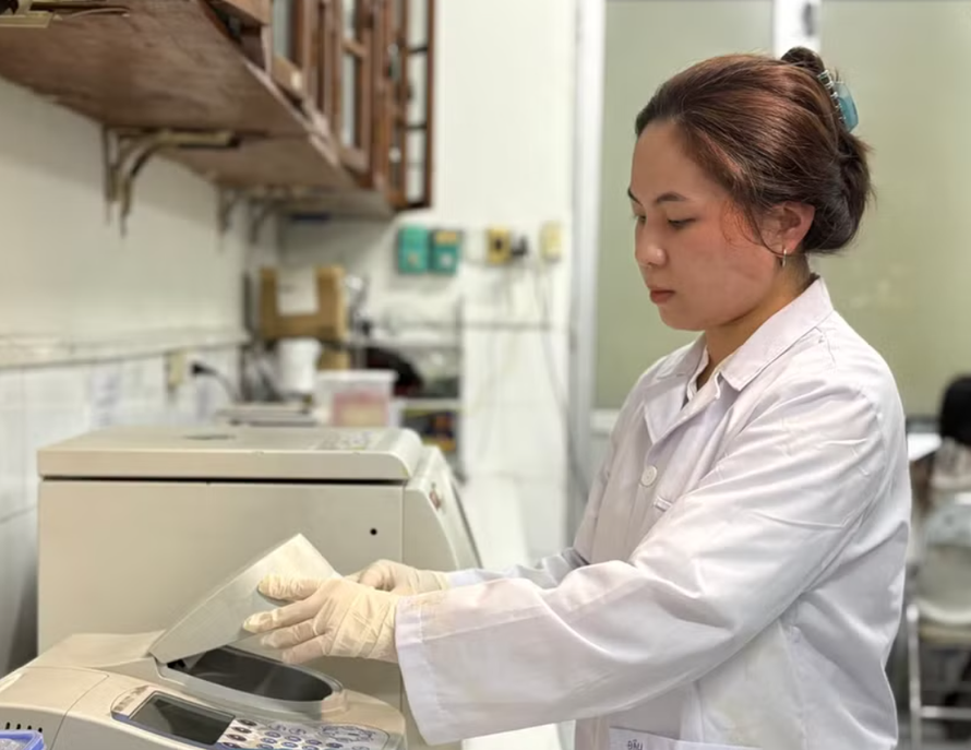 Việc được cấp học bổng sẽ giúp các sinh viên, học viên giảm áp lực tài chính, chuyên tâm hơn cho học tập và nghiên cứu.