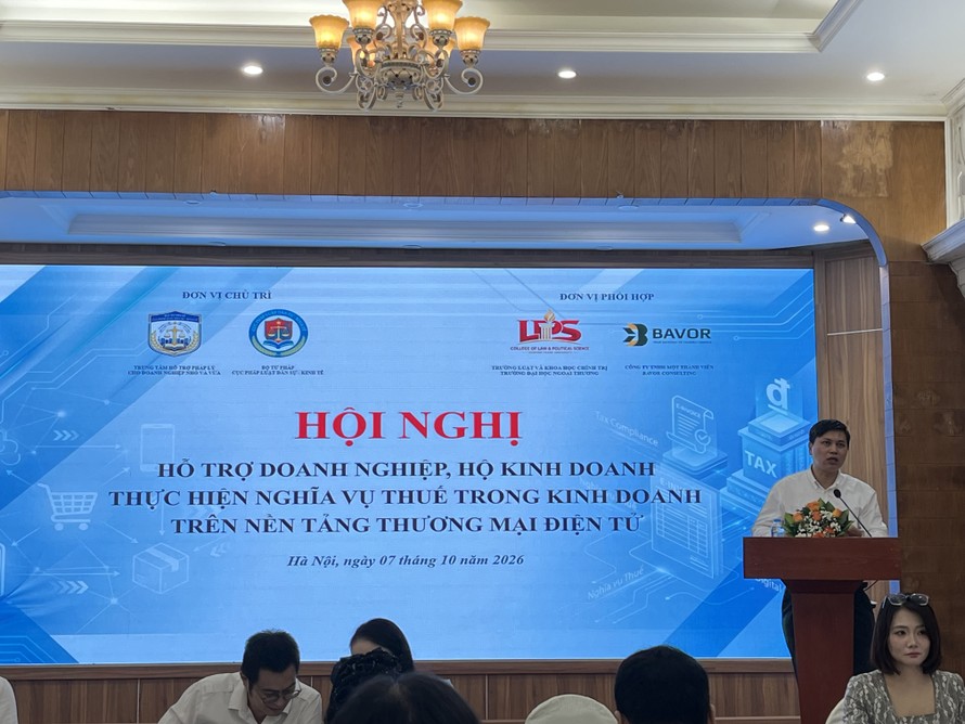 TS. Trần Minh Sơn, Giám đốc Trung tâm Hỗ trợ pháp lý cho doanh nghiệp nhỏ và vừa, Bộ Tư pháp phát biểu tại hội nghị