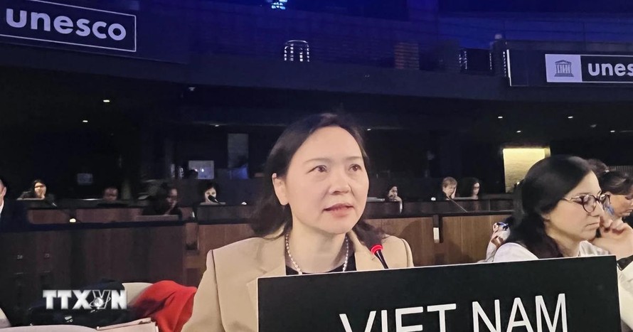 Đại sứ Nguyễn Thị Vân Anh, Trưởng Phái đoàn Đại diện thường trực Việt Nam bên cạnh UNESCO phát biểu tại Kỳ họp lần thứ 19 của Ủy ban liên chính phủ Công ước của UNESCO về Bảo vệ và phát huy sự đa dạng của các biểu đạt văn hóa. (Ảnh: TTXVN)