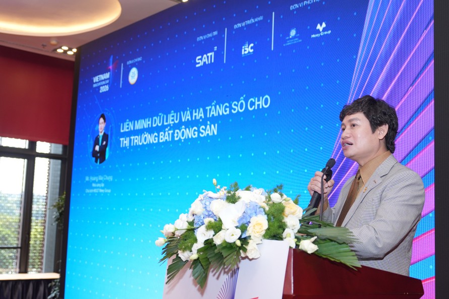 Ông Hoàng Mai Chung, Chủ tịch HĐQT Meey Group, công bố sáng kiến Liên minh Dữ liệu và Hạ tầng số cho thị trường bất động sản. Ảnh: Meey Group