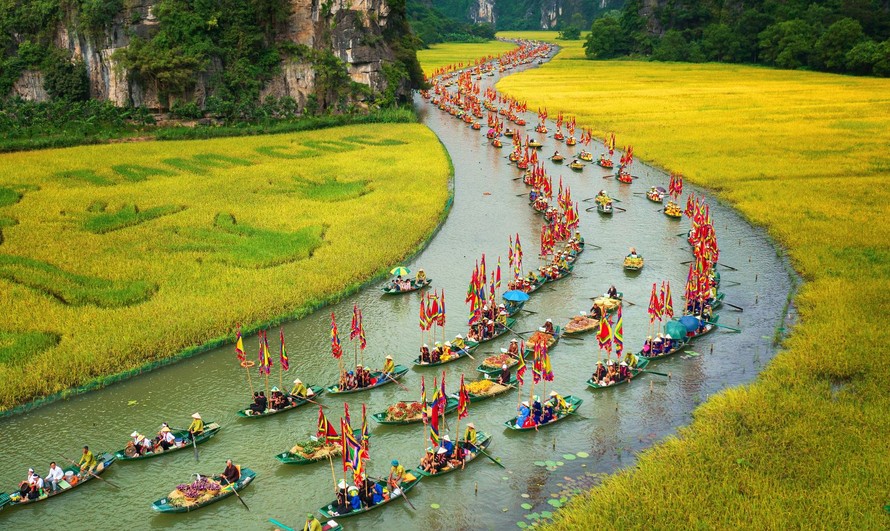 Phát triển du lịch văn hóa Ninh Bình trong không gian mới từ phụng dưỡng thiên nhiên đến phát triển kinh tế di sản 
