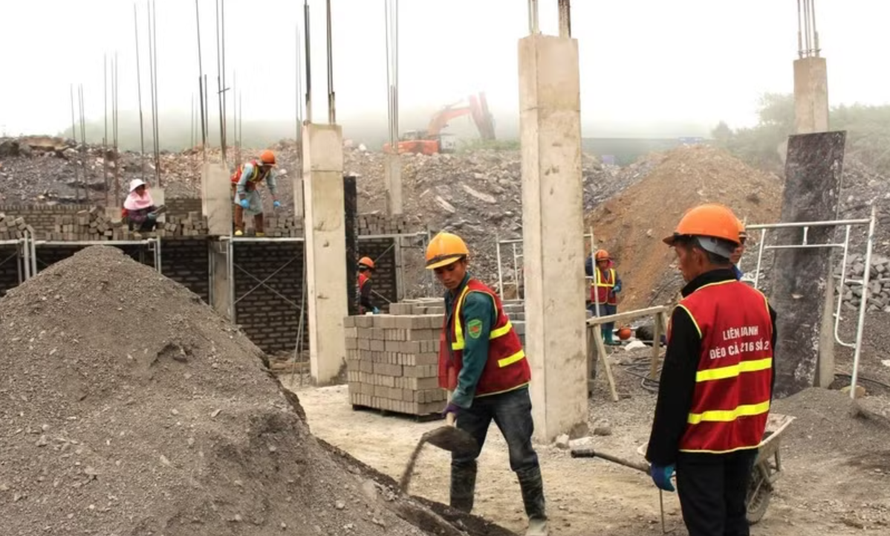 Một số công việc trong ngành xây dựng nằm trong danh mục có yêu cầu nghiêm ngặt về an toàn, vệ sinh lao động. 