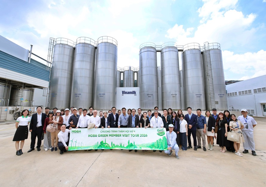 Đoàn doanh nghiệp HGPA tham quan và tìm hiểu các thực hành phát triển bền vững tại Nhà máy Mega của Vinamilk (Ảnh: Nguyễn Hoàng).