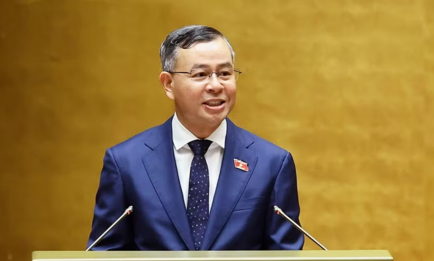 Bộ trưởng Bộ Tài chính Ngô Văn Tuấn, thừa ủy quyền của Thủ tướng Chính phủ trình bày tờ trình về 5 dự án: Luật Ngân sách nhà nước (hợp nhất); Luật Đấu thầu (sửa đổi); Luật sửa đổi, bổ sung một số điều của Luật Đầu tư; Luật sửa đổi, bổ sung một số điều của Luật Thuế thu nhập doanh nghiệp, Luật Thuế sử dụng đất phi nông nghiệp, Luật Thuế thu nhập cá nhân; Luật Trưng mua, trưng dụng tài sản (sửa đổi). 
