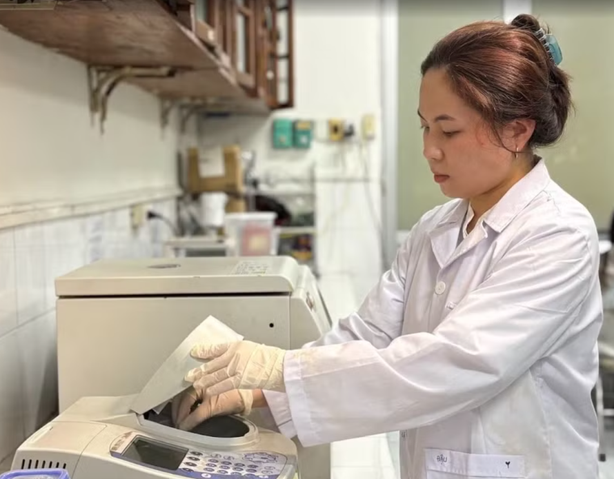 Học viên nghiên cứu khoa học tại Trường Đại học Khoa học Tự nhiên, Đại học Quốc gia Hà Nội. 