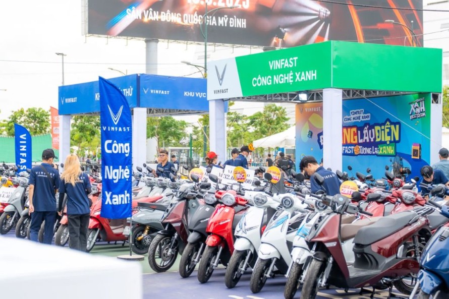VinFast tổ chức chuỗi “Thu xăng đổi điện” tại 34 trung tâm thương mại Vincom, hỗ trợ đến 6 triệu đồng khi lên đời xe máy điện