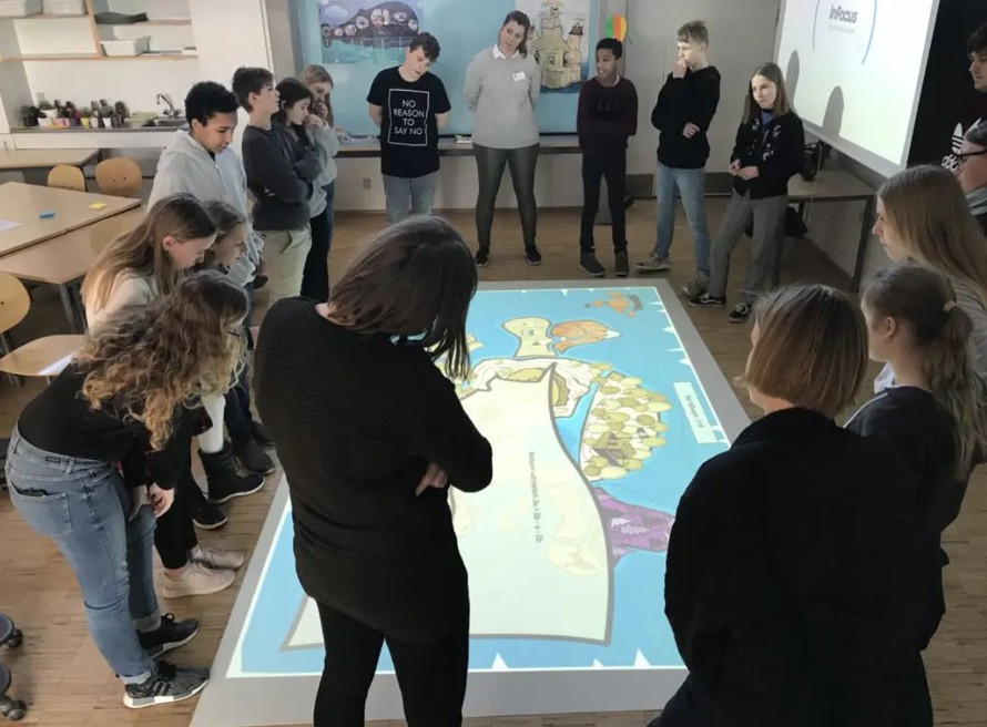 UNESCO hỗ trợ các quốc gia Ả Rập ứng dụng AI vào giáo dục. Ảnh: Active Floor