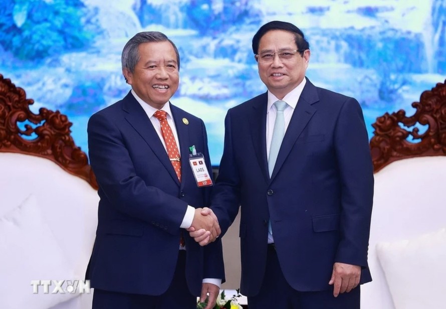 Thủ tướng Phạm Minh Chính tiếp Chủ tịch Hội Hữu nghị Lào-Việt Nam Boviengkham Vongdara. Ảnh: Dương Giang/TTXVN